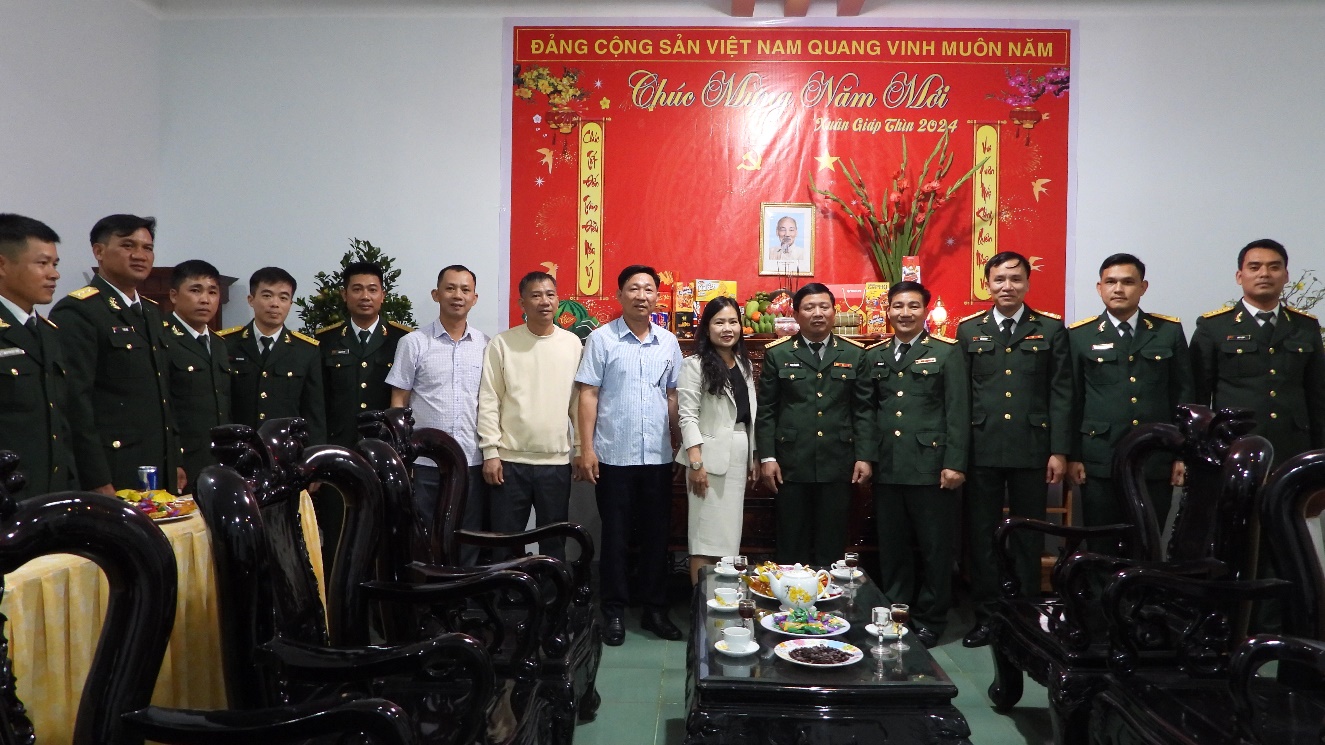 Lãnh đạo huyện Ea H’leo thăm, chúc Tết các cơ quan, đơn vị trực Tết nguyên đán Giáp Thìn 2024